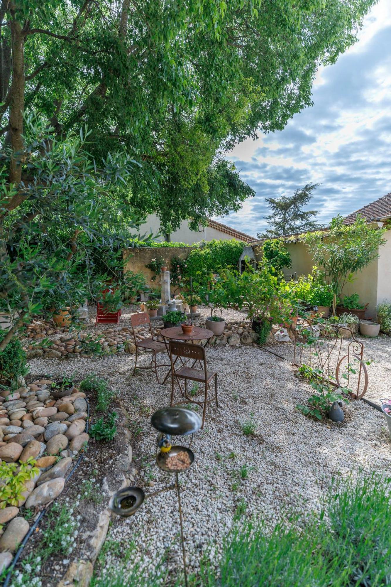 Chambres D'Hotes L'Oreliane En Provence Only Adult Châteauneuf-de-Gadagne Exterior photo